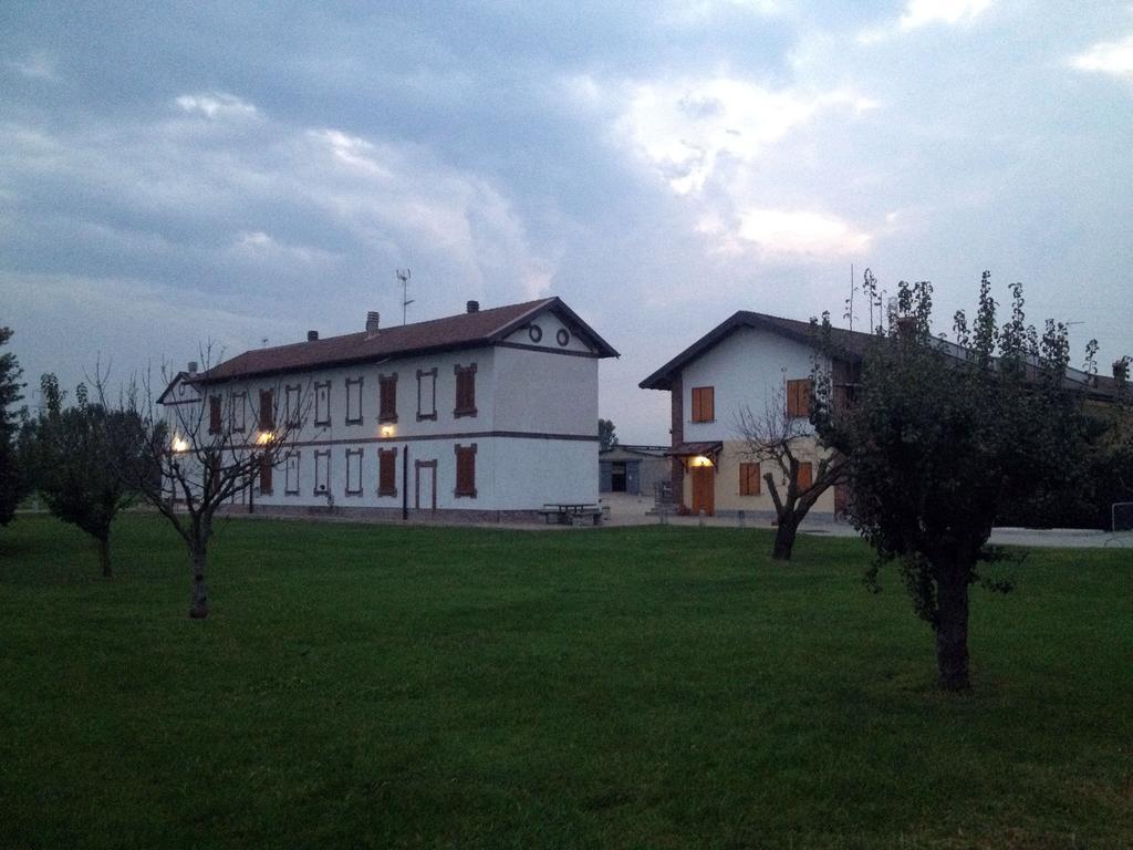 Bed And Breakfast Azienda Agricola Cascina Salazzara Magenta Extérieur photo